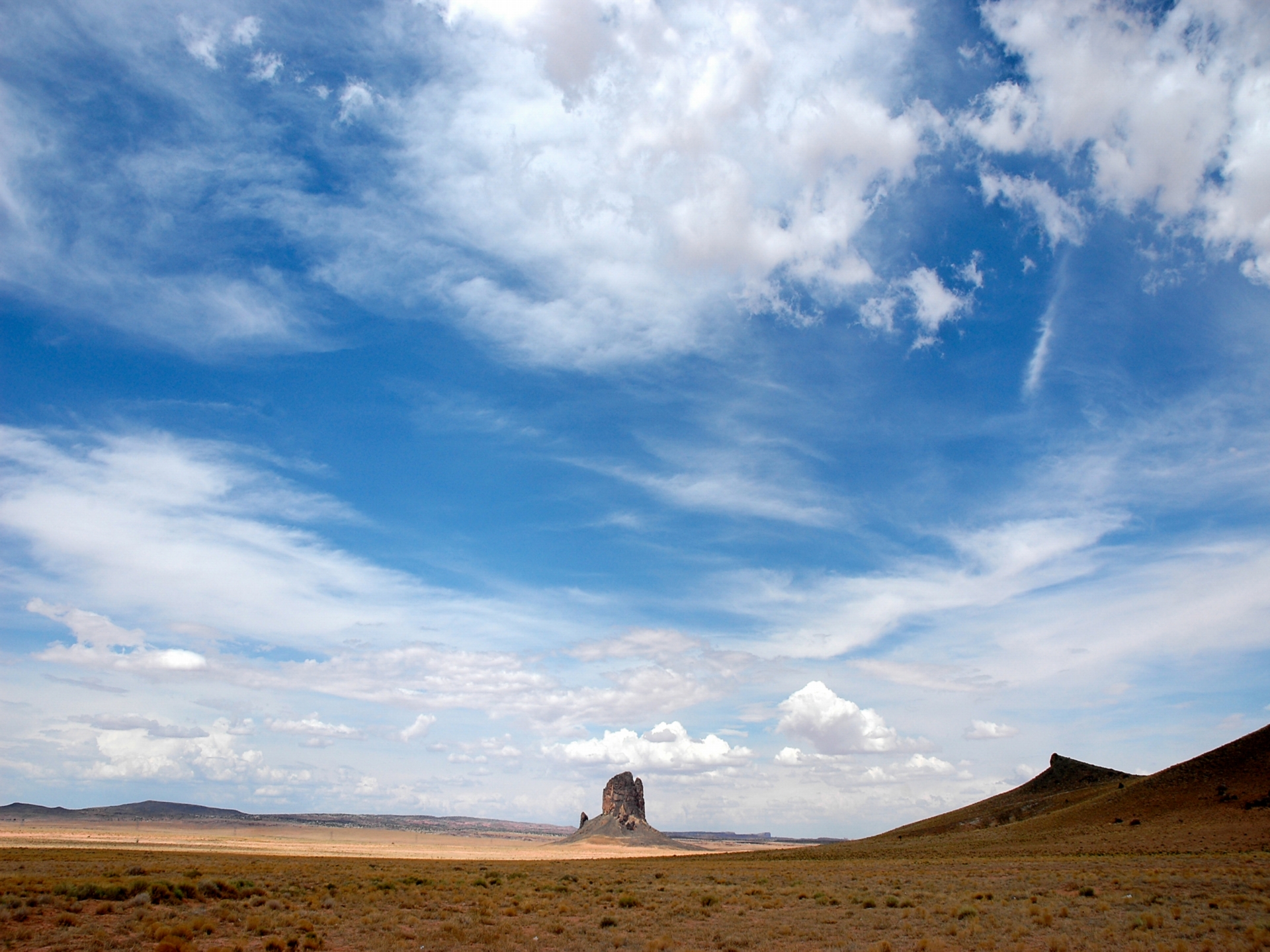 Desert blue. Троицкий каньон Калмыкия. Небо в пустыне. Облака в пустыне. Пустыня Горизонт.